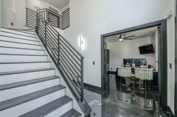 1292 E Valley Forge DR, Fresno, CA 93720