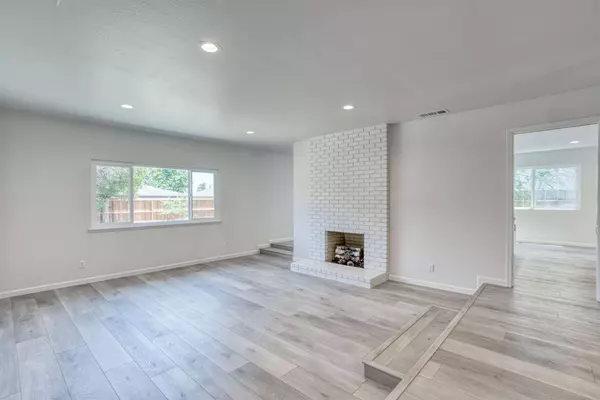 5276 N 1st ST, Fresno, CA 93710