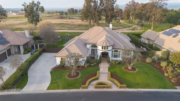 3266 E Via Montiano AVE, Clovis, CA 93619