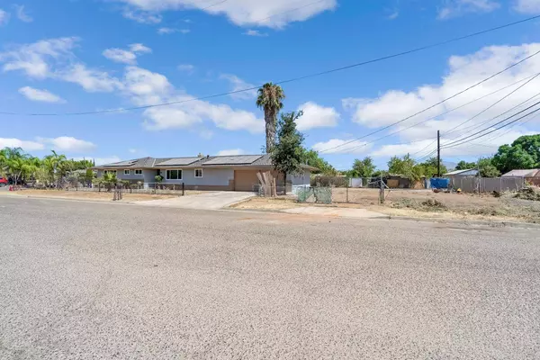 780 E ST, Orange Cove, CA 93646