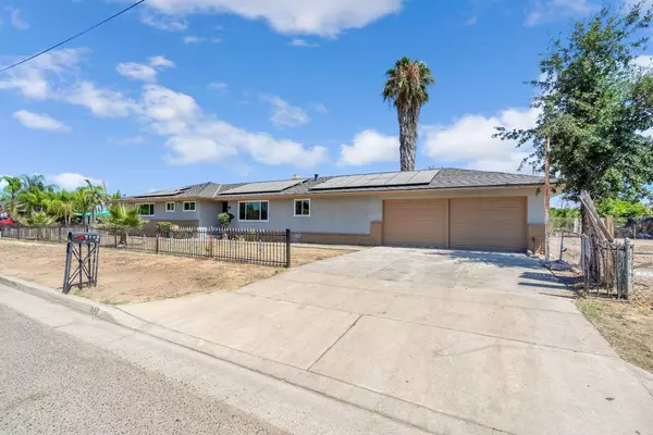 780 E ST, Orange Cove, CA 93646