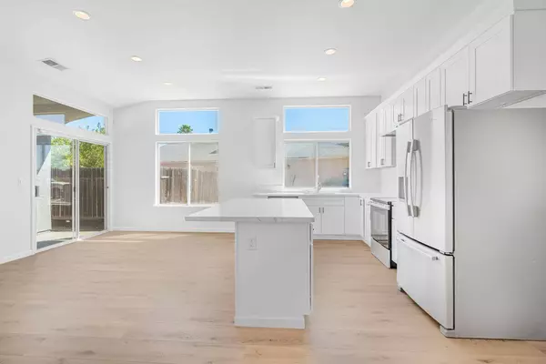 5644 N Violet AVE, Fresno, CA 93722