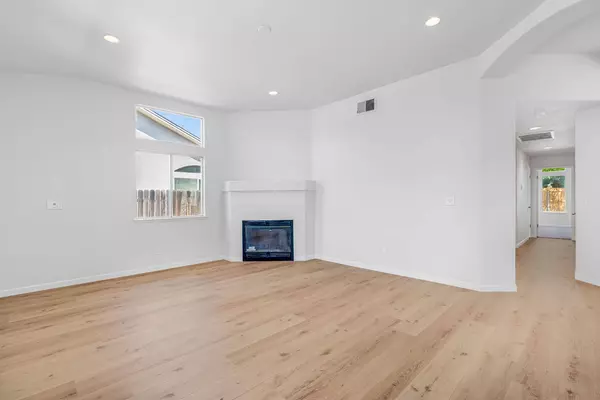 5644 N Violet AVE, Fresno, CA 93722