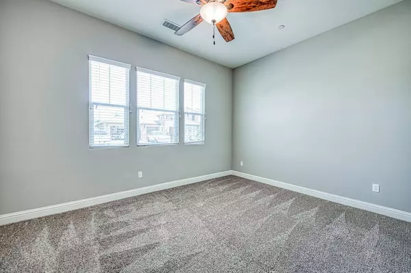 3932 Sussex AVE, Clovis, CA 93619