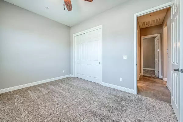 3932 Sussex AVE, Clovis, CA 93619