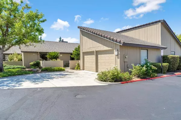 1724 Tollhouse LN, Clovis, CA 93611