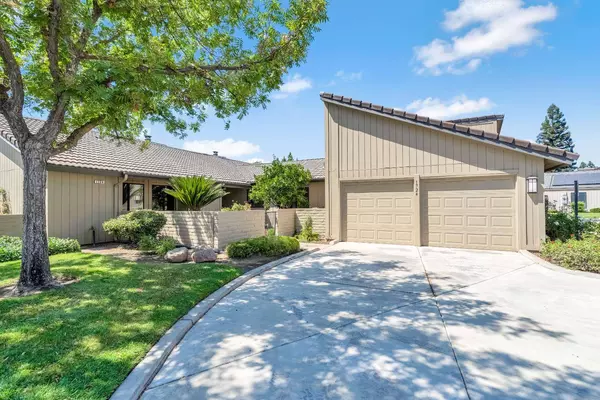 1724 Tollhouse LN, Clovis, CA 93611