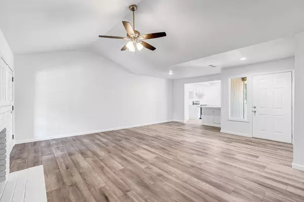 1724 Tollhouse LN, Clovis, CA 93611