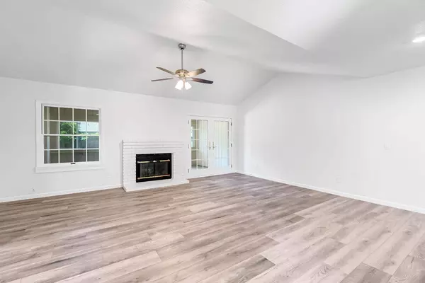 1724 Tollhouse LN, Clovis, CA 93611