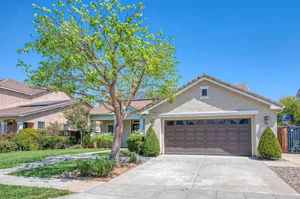 1925 N Whiteash AVE, Clovis, CA 93619