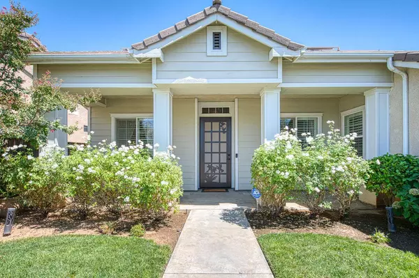 1925 N Whiteash AVE, Clovis, CA 93619