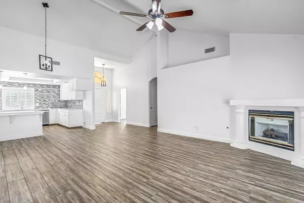 9498 N Congress AVE, Fresno, CA 93720