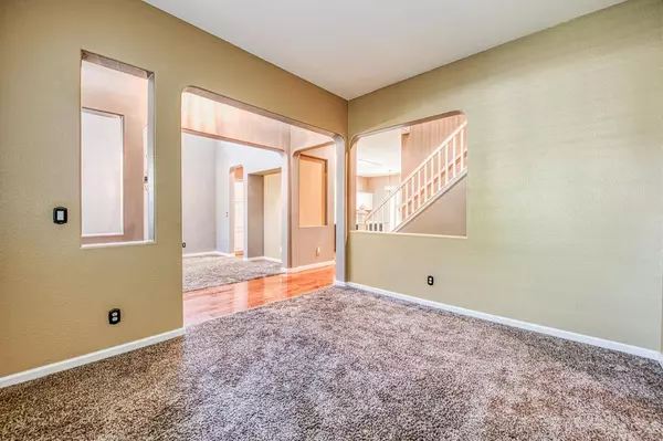 1925 N Whiteash AVE, Clovis, CA 93619