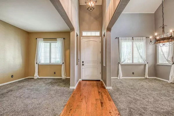 1925 N Whiteash AVE, Clovis, CA 93619