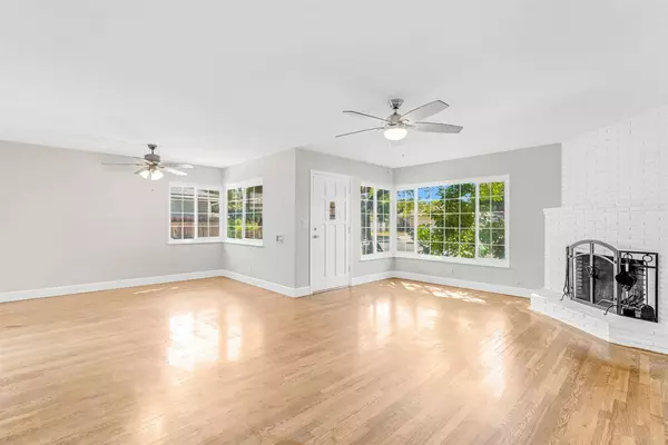 3335 E Swift AVE, Fresno, CA 93726