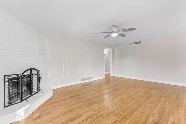 3335 E Swift AVE, Fresno, CA 93726