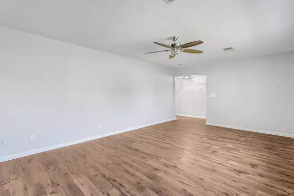 2015 N Burl Drive, Hanford, CA 93230