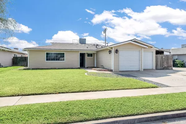 2015 N Burl Drive, Hanford, CA 93230