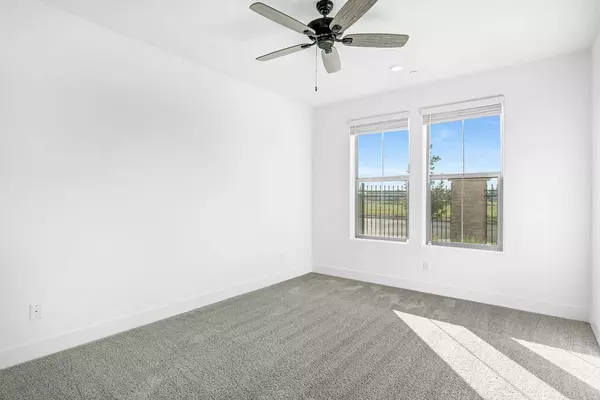 554 W Mahogany LN, Clovis, CA 93611