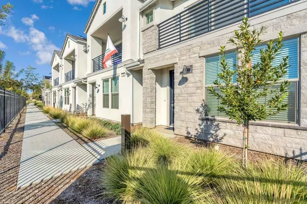 554 W Mahogany LN, Clovis, CA 93611