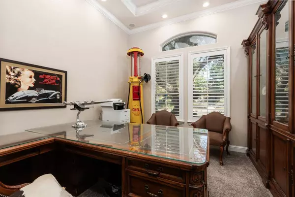 1353 E Saint James CIR, Fresno, CA 93720