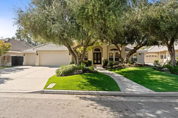 1353 E Saint James CIR, Fresno, CA 93720