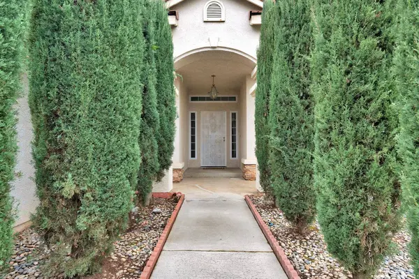 9629 N Paula AVE, Fresno, CA 93720