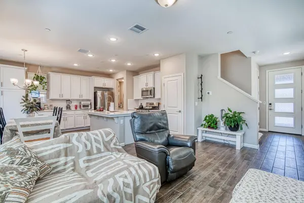 212 Arbor DR, Madera, CA 93636