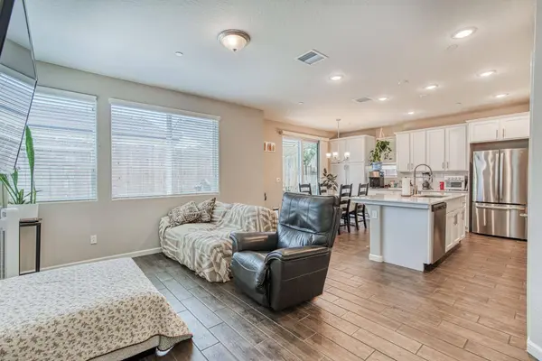 212 Arbor DR, Madera, CA 93636