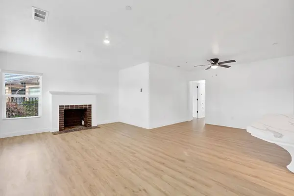 4877 E Illinois AVE, Fresno, CA 93727