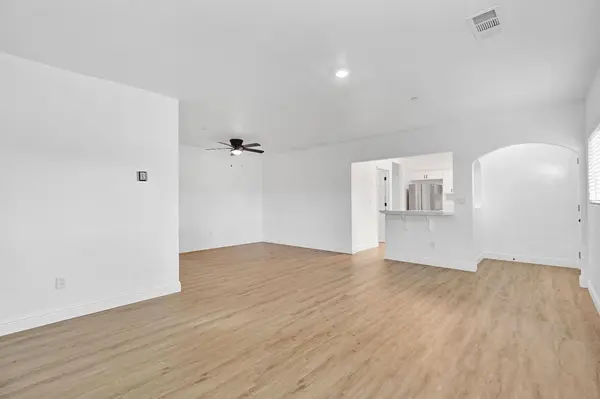 4877 E Illinois AVE, Fresno, CA 93727