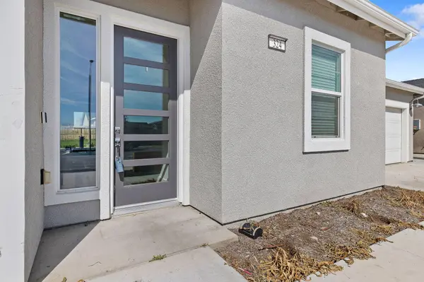 324 E Newton Avenue, Visalia, CA 93291