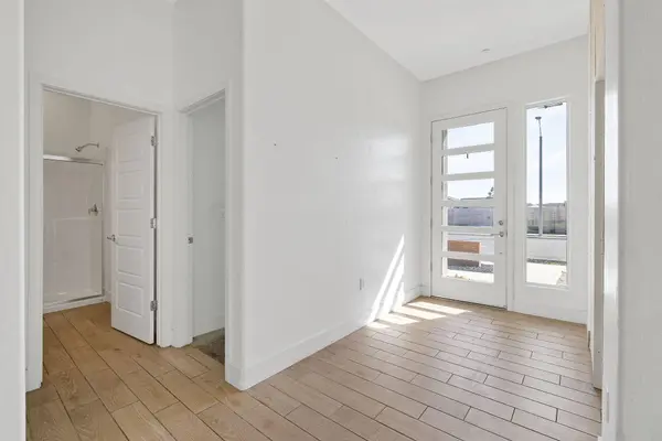 324 E Newton Avenue, Visalia, CA 93291