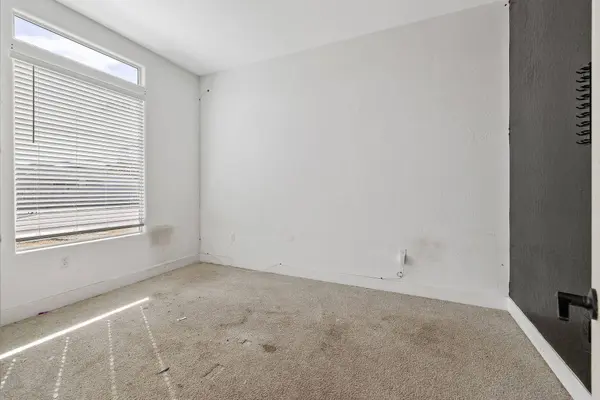 324 E Newton Avenue, Visalia, CA 93291