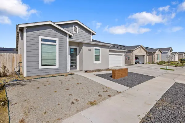 324 E Newton Avenue, Visalia, CA 93291