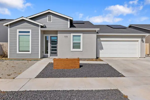 324 E Newton Avenue, Visalia, CA 93291