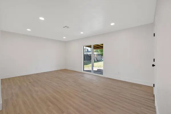 15882 Edmiston Avenue, Ivanhoe, CA 93235