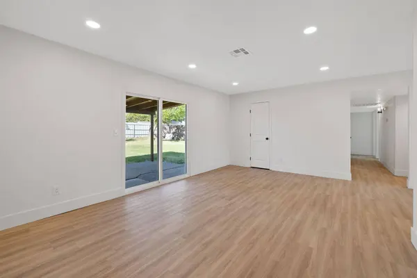 15882 Edmiston Avenue, Ivanhoe, CA 93235