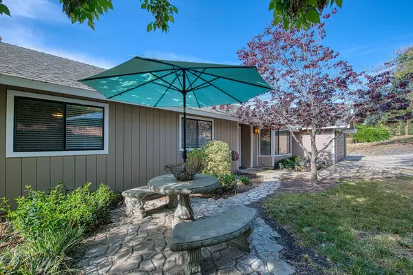 33717 River Knolls RD, Coarsegold, CA 93614