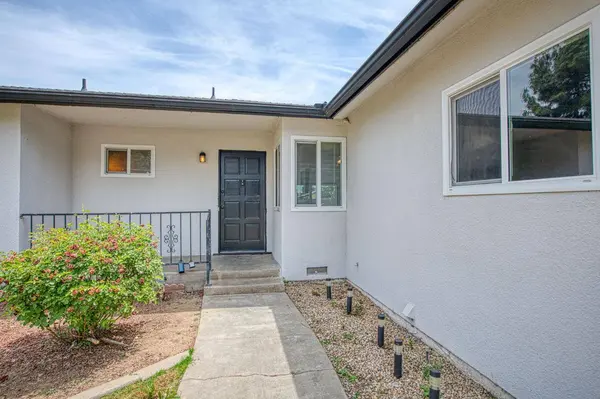 1545 Sunnyside AVE, Clovis, CA 93611