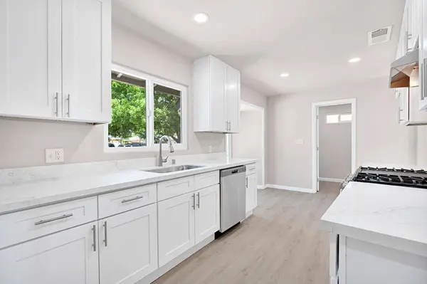 2901 N 2nd ST, Fresno, CA 93703