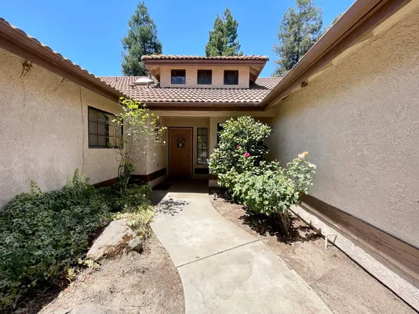 838 E Catalina CIR, Fresno, CA 93730