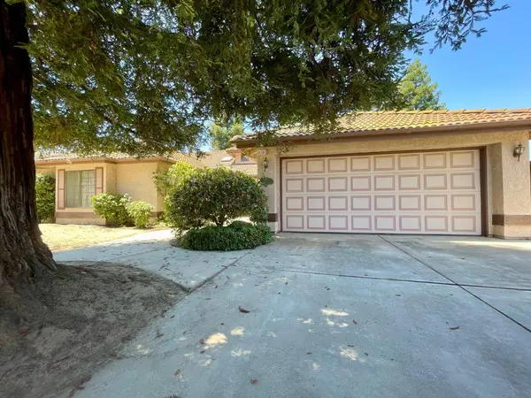 838 E Catalina CIR, Fresno, CA 93730