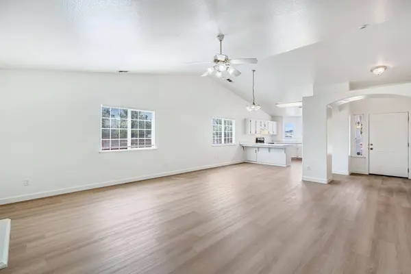 4285 W Saginaw WAY, Fresno, CA 93722