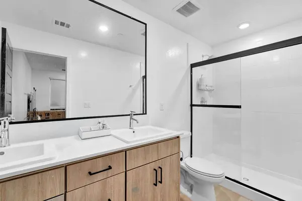 10964 N Honeysuckle DR, Fresno, CA 93730