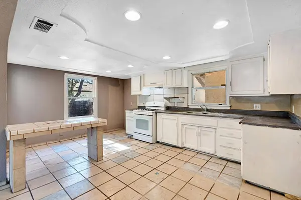 1661 N 7th ST, Fresno, CA 93703