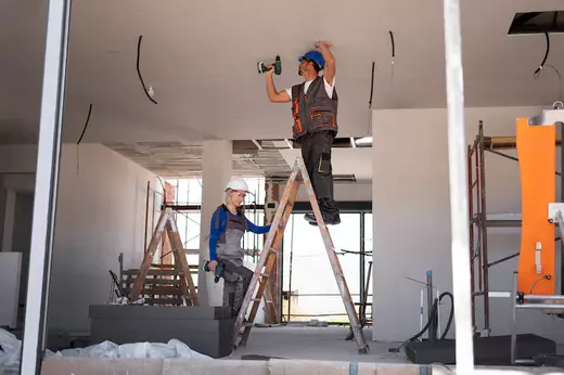full-shot-man-woman-standing-ladder_23-2149366705