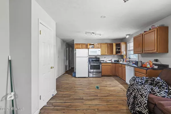 1525 Piney Green RD, Jacksonville, NC 28546