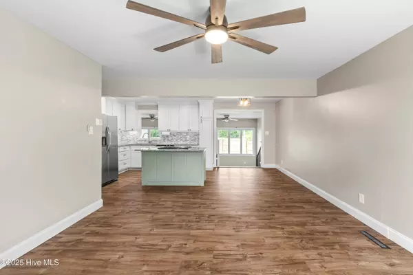 611 Jarman ST, Jacksonville, NC 28540