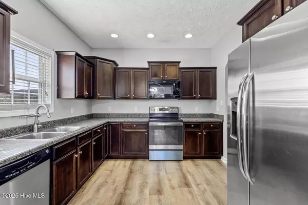 943 Dynamo LN, Jacksonville, NC 28546